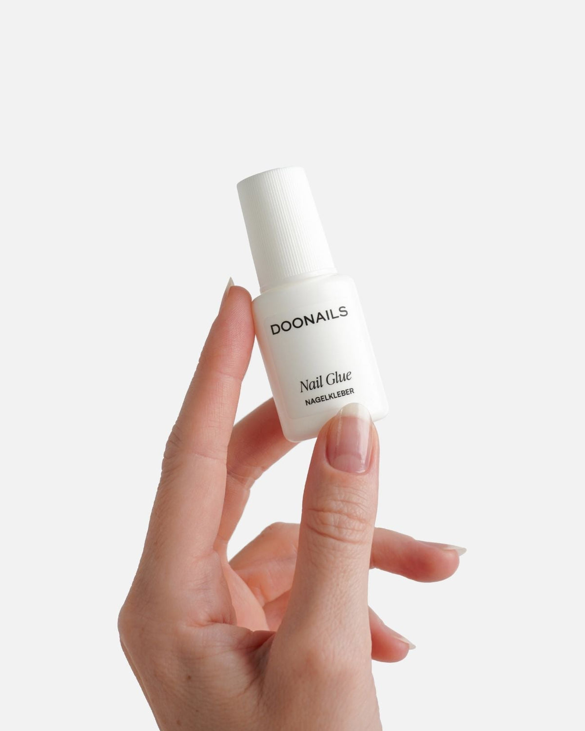 Nagelkleber